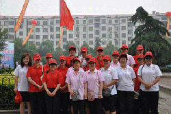 尊龙官方集团员工参加创文明城市志愿者服务活动